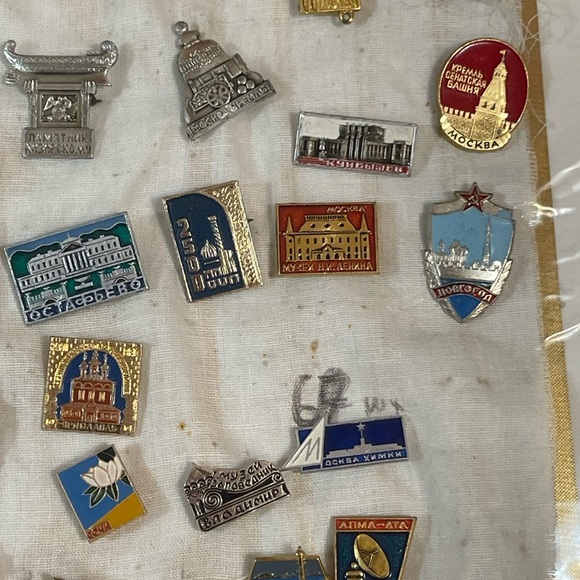 Lot of 60 Vintage Soviet City Crest Pins USSR Russian Ukraine Travel Badge Set - Picture 7 of 7